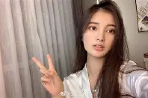 李小冉一波未平一波又起！向太9字力挺才明白她和王菲是一类人